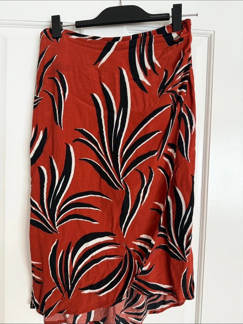 Evereve Abstract Midi Skirt in Red & Black Size Small Like New
